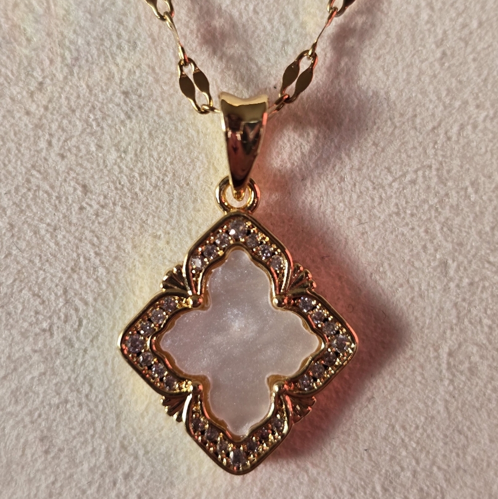 Elegant Gold and White Pendant Necklace, 18in